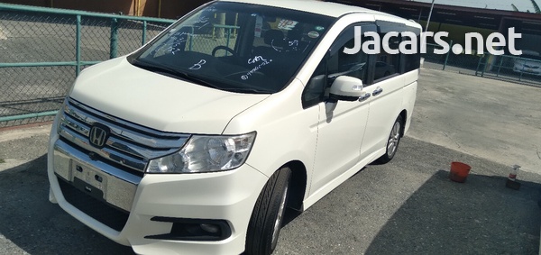 Honda Stepwgn 2,0L 2012-3