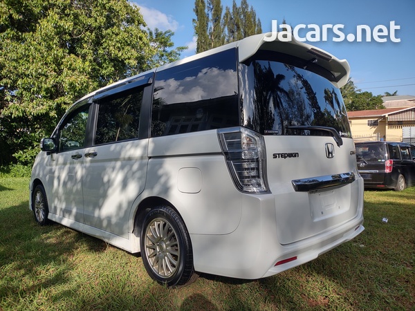 Honda Stepwgn Spada 2,0L 2014-5