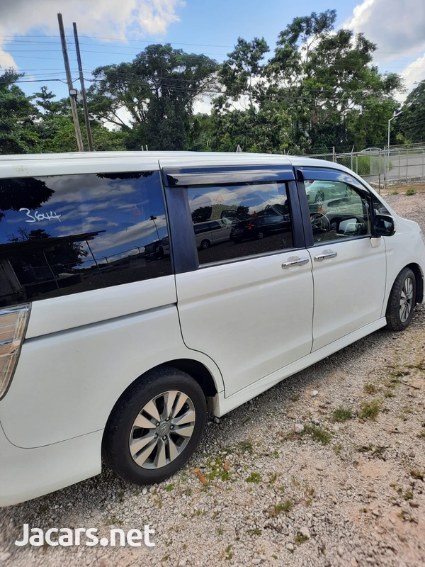 Honda Stepwgn Spada 2,0L 2013-7