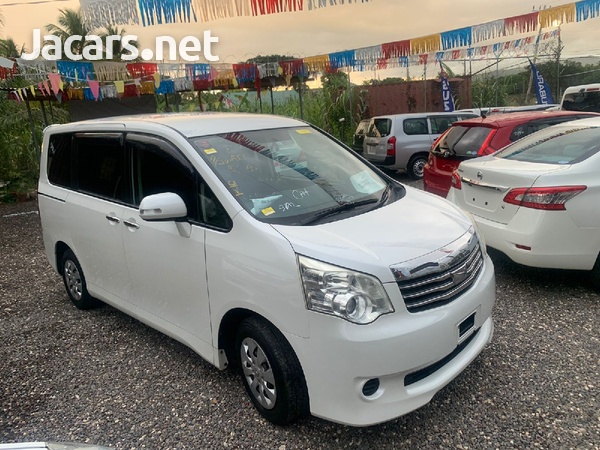 Toyota Noah 2,0L 2013-2