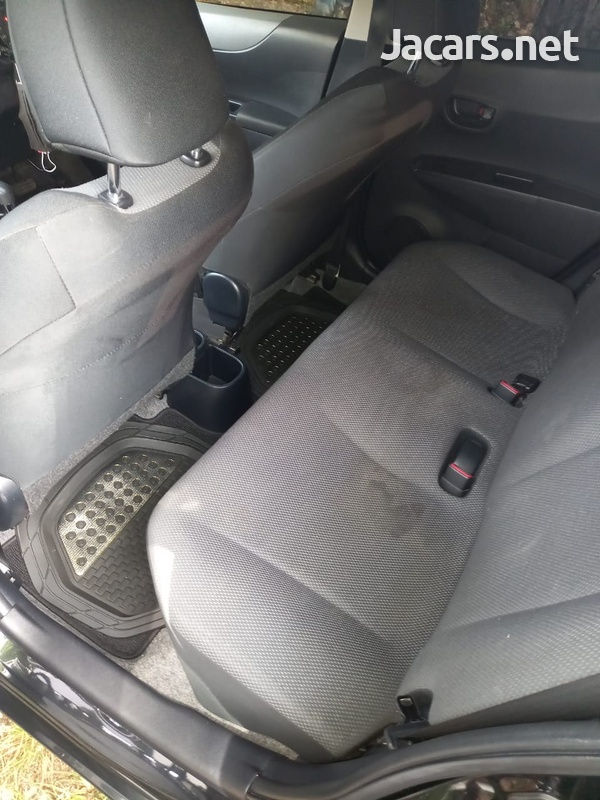 Toyota Vitz 1,3L 2014-3