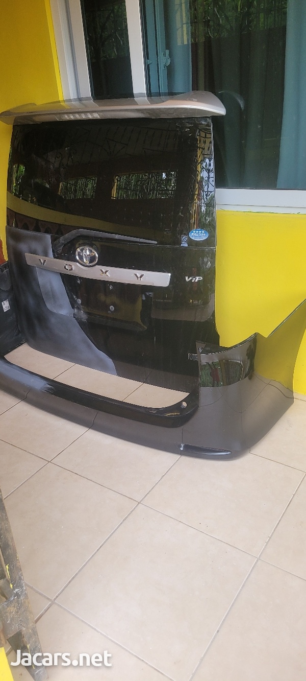 2013 Toyota Voxy trunk and back bumper-1