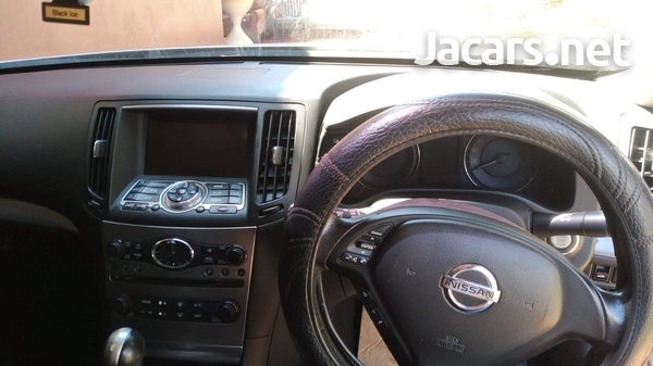 Nissan Skyline 3,5L 2013-6