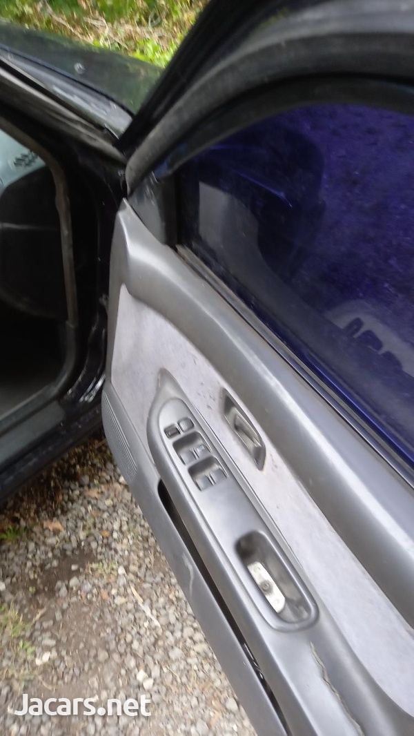 Nissan Sunny 1,0L 1997-5