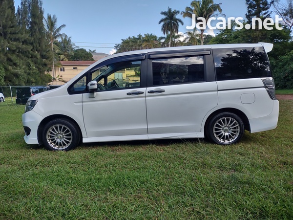 Honda Stepwgn Spada 2,0L 2014-6