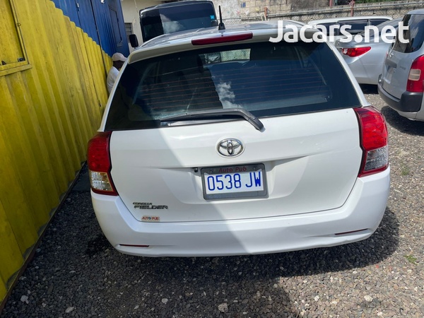 Toyota Fielder 1,6L 2013-6