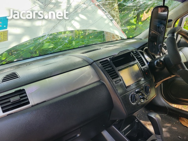 Nissan Tiida 1,8L 2011-10
