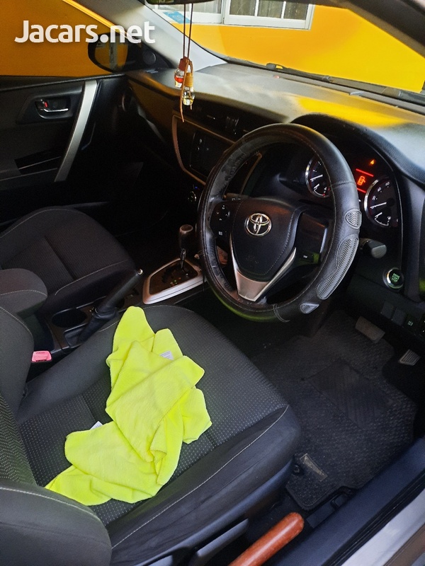 Toyota AURIS 1,8L 2012-3