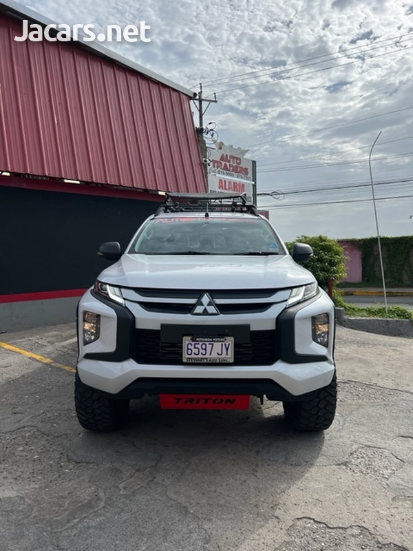 Mitsubishi L200 2,4L 2022-10
