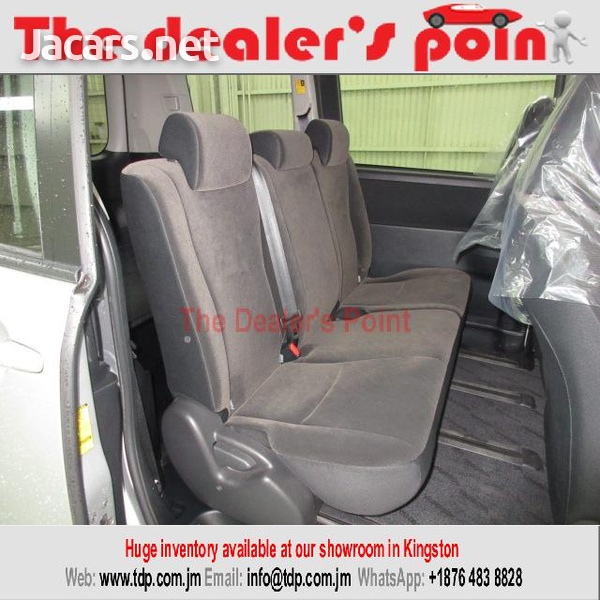 Toyota Noah 2,0L 2012-8