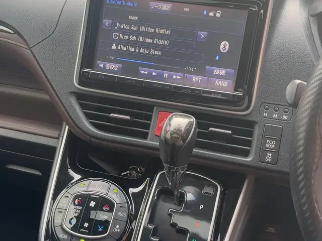 Toyota Esquire 2,0L 2015, Saint James - 11