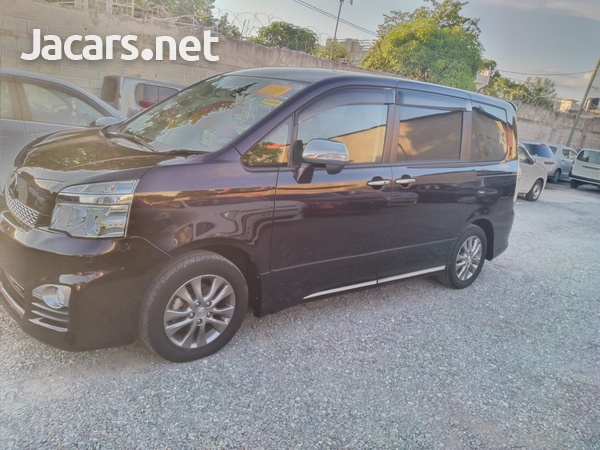 Toyota Voxy 2,0L 2013-3