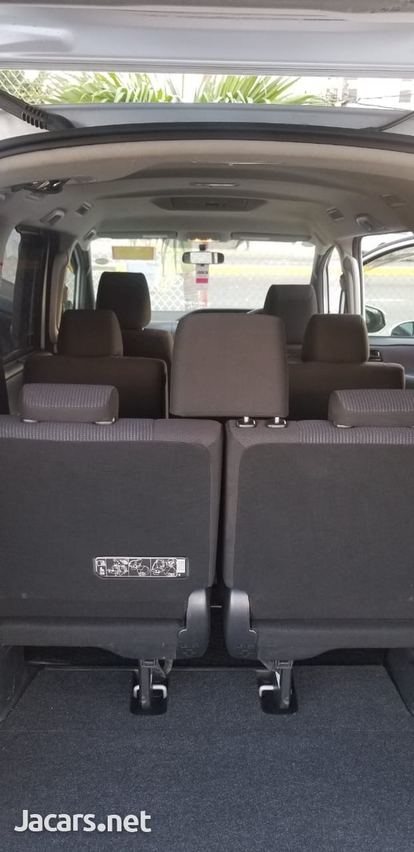 2016 Toyota Voxy-6