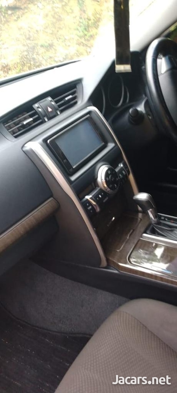 Toyota Mark X 2,5L 2013-10