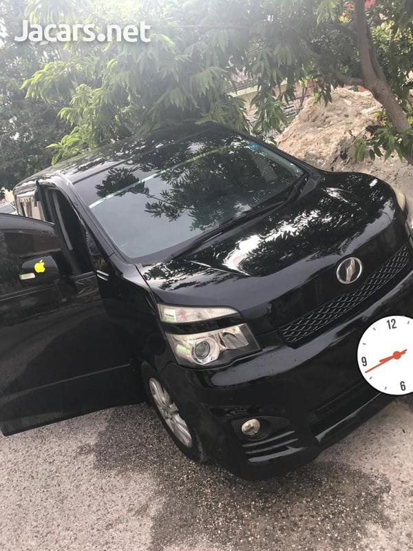 Toyota Voxy 2,0L 2011-7