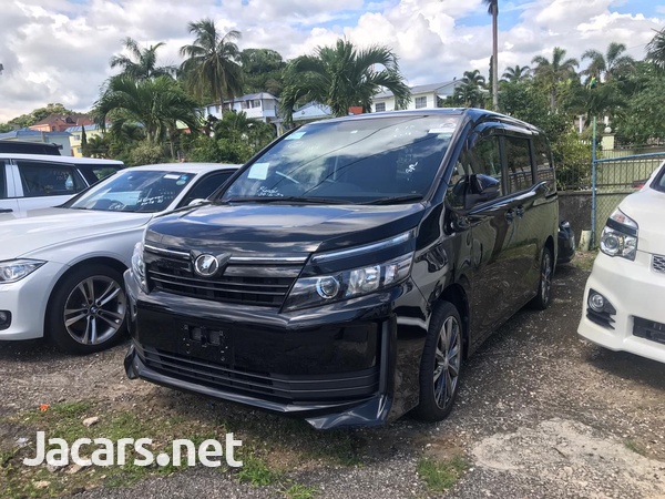 Toyota Voxy 2,0L 2017-3