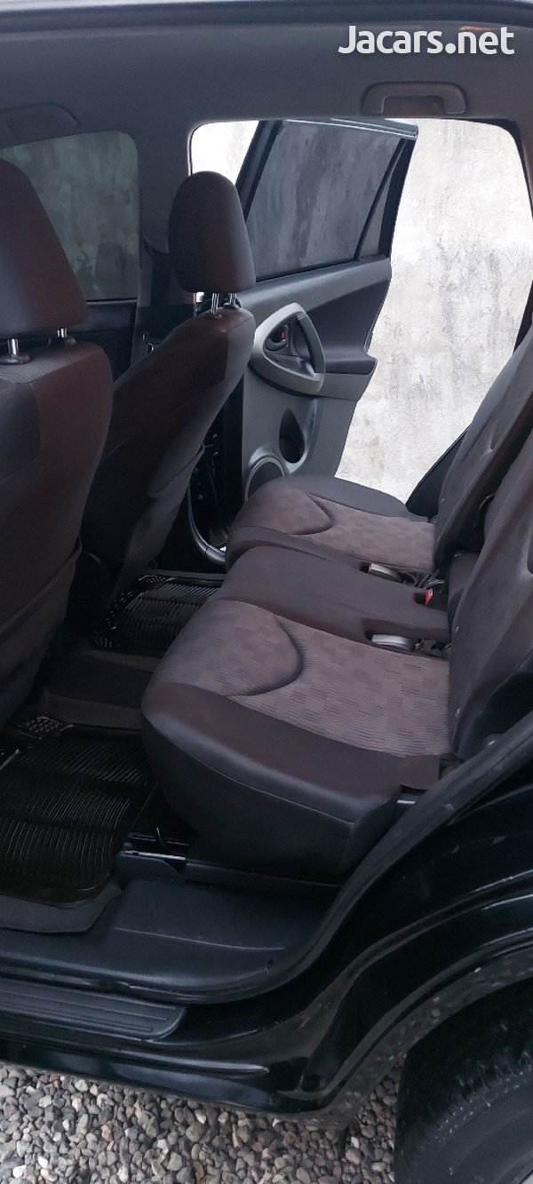 Toyota RAV4 2,0L 2012-9
