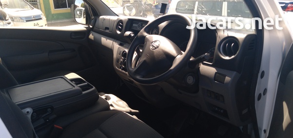 Nissan Caravan 2,0L 2015-1