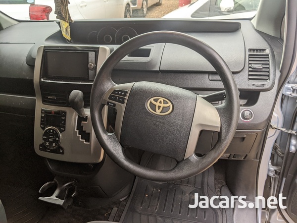 Toyota Noah 1,9L 2011-9