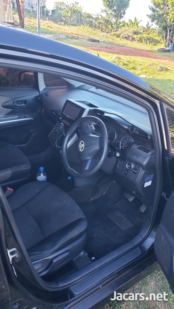 Toyota Wish 1,8L 2010-5