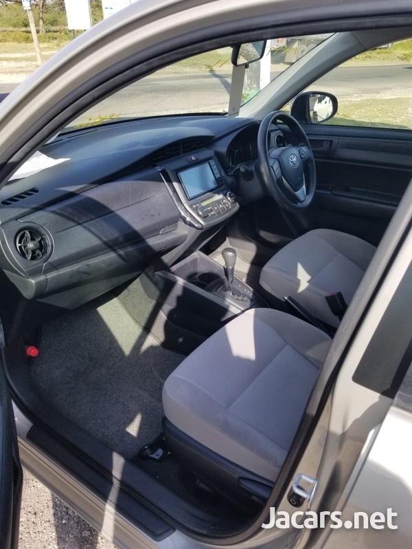 Toyota Axio 1,5L 2016-8