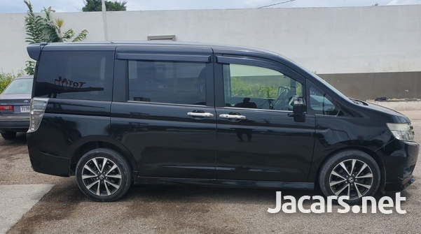 Honda Stepwgn Spada 2,0L 2013-3