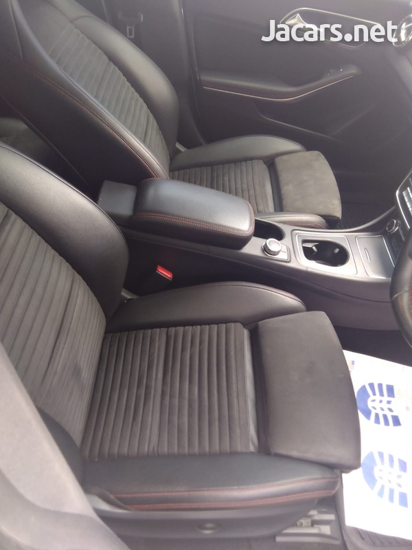 Mercedes-Benz GLA-Class 1,6L 2018-8