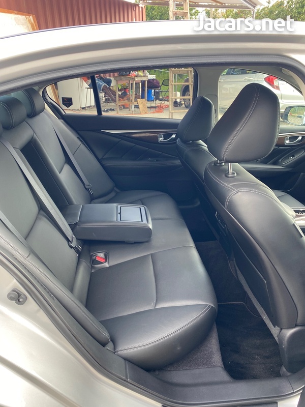 Nissan Skyline 3,5L 2015-10