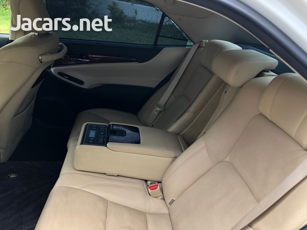 Toyota Crown 3,5L 2016-4