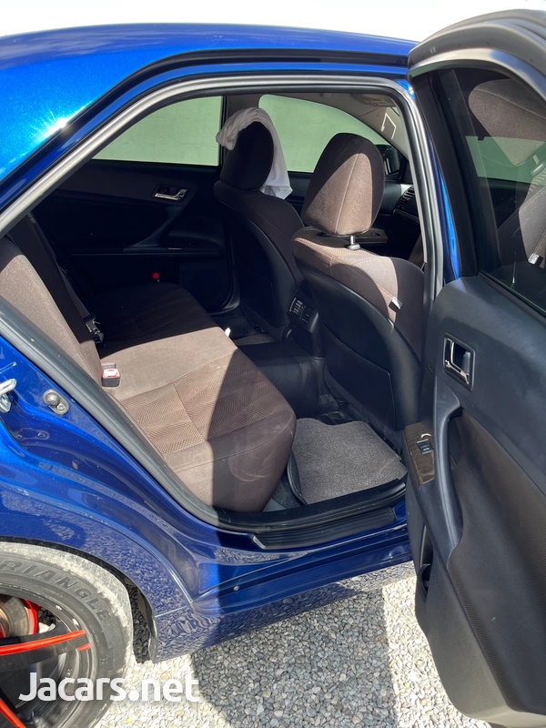 Toyota Mark X 2,5L 2013-8