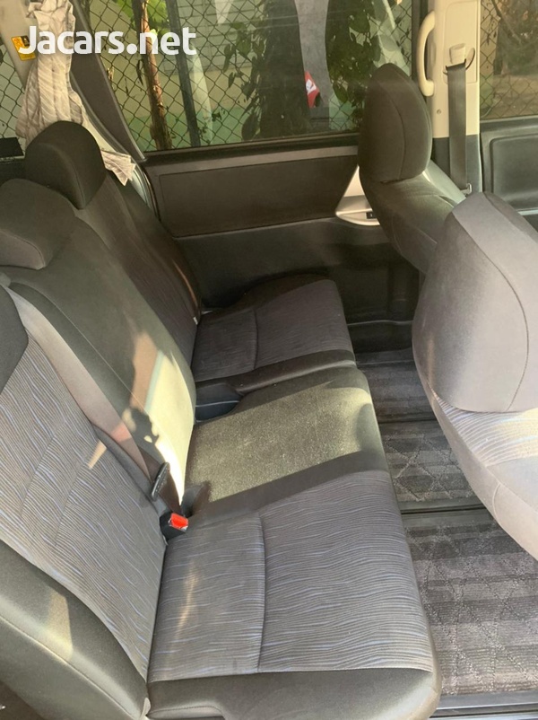 Toyota Voxy 2,0L 2011-4