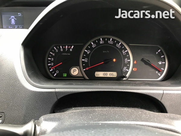 Toyota Voxy 2,0L 2016-9