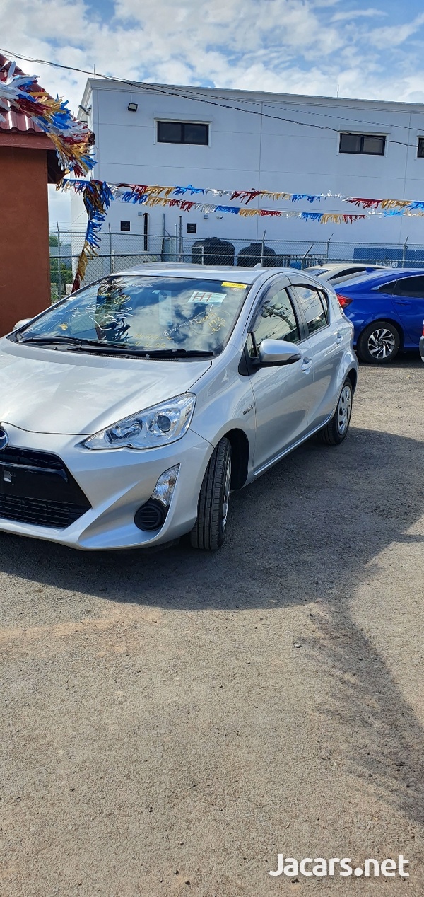 Toyota Aqua 1,5L 2017-6