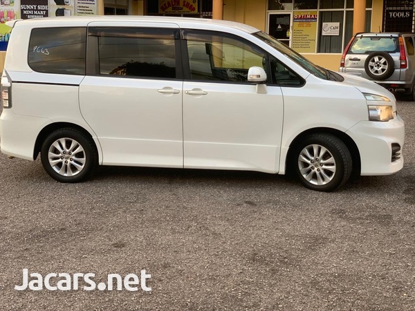 Toyota Voxy 2,0L 2012-7