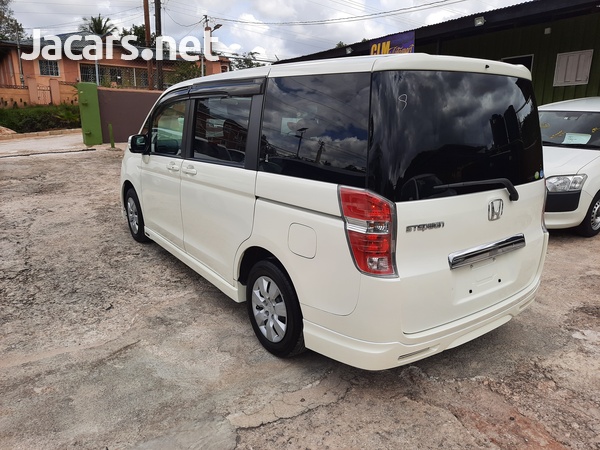 Honda Stepwgn 2,0L 2012-6