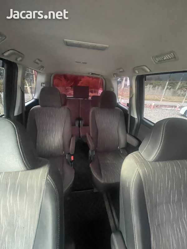Toyota Voxy 2,0L 2012-13