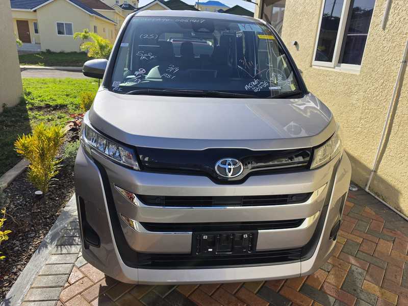 Noah.222222 File:2022 Toyota Noah X.jpg - Wikipedia
