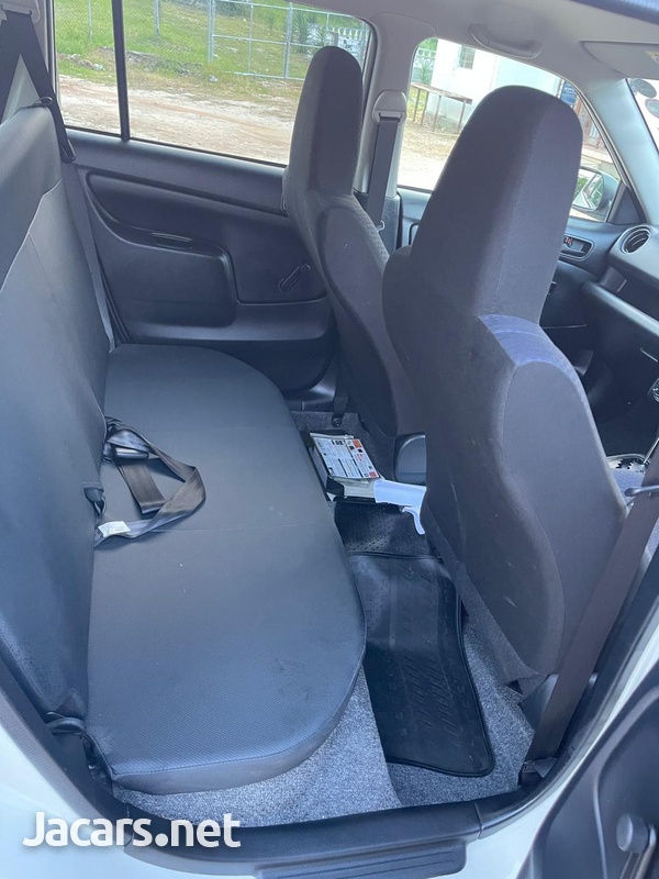 Toyota Probox 1,5L 2016-10