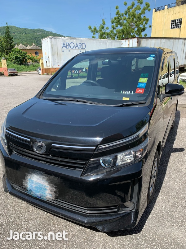 Toyota Voxy 2,0L 2015-7