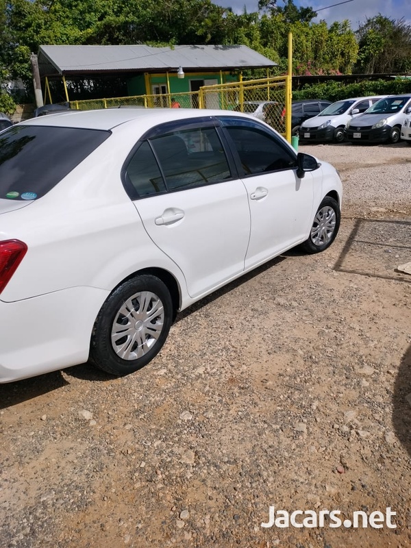 Toyota Axio 1,5L 2013-6