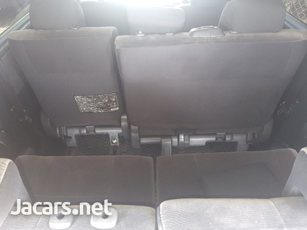 Toyota Voxy 1,8L 2011-6