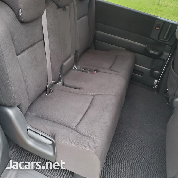 Honda Stepwgn Spada 2,0L 2013-9