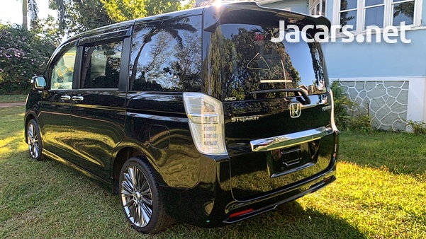 Honda Stepwgn Spada 2,0L 2013-4