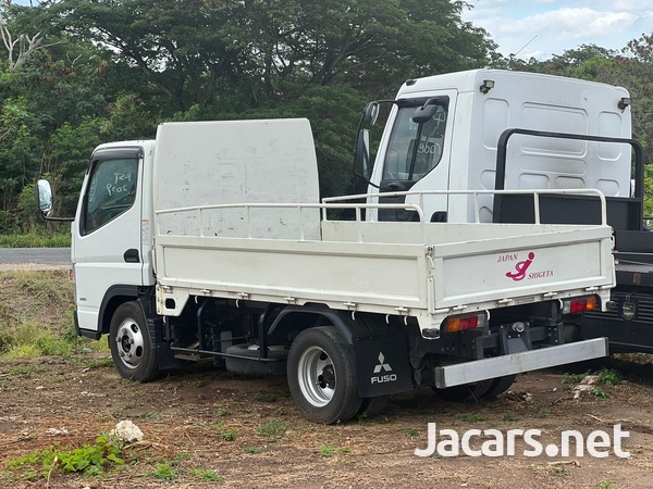 Mitsubishi Fuso-3