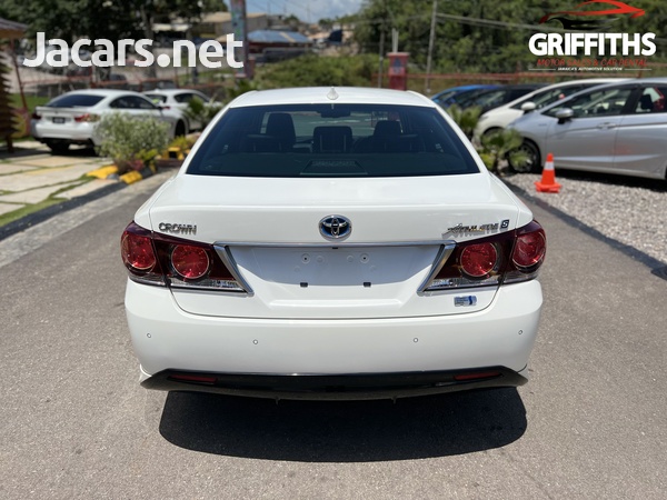 Toyota Crown 2,5L 2016-8