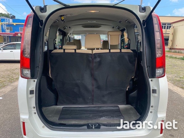 Toyota Noah 2,0L 2016-9