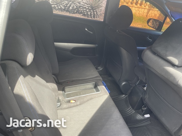 Honda Stream 1,8L 2013-4