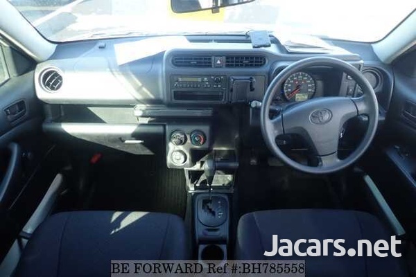 Toyota Probox 1,4L 2016-5