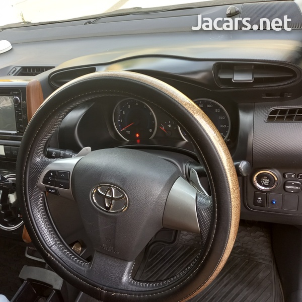 Toyota Wish 1,8L 2012-8
