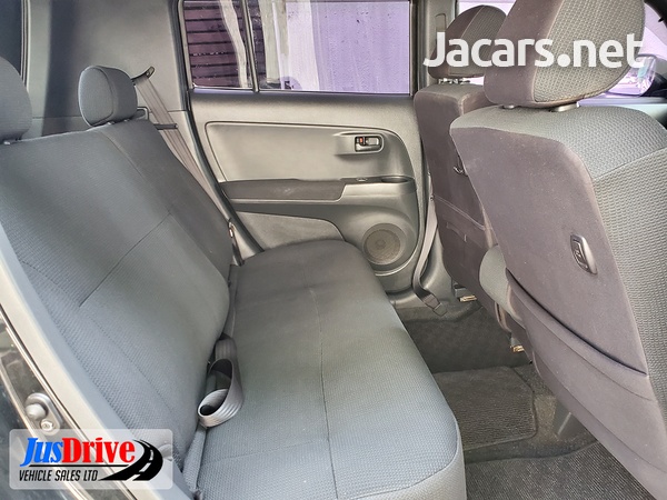 Toyota bB 1,5L 2010-8